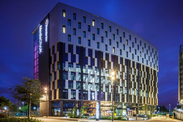 433 Met Tomorrow Manchester Uk N78 Medium