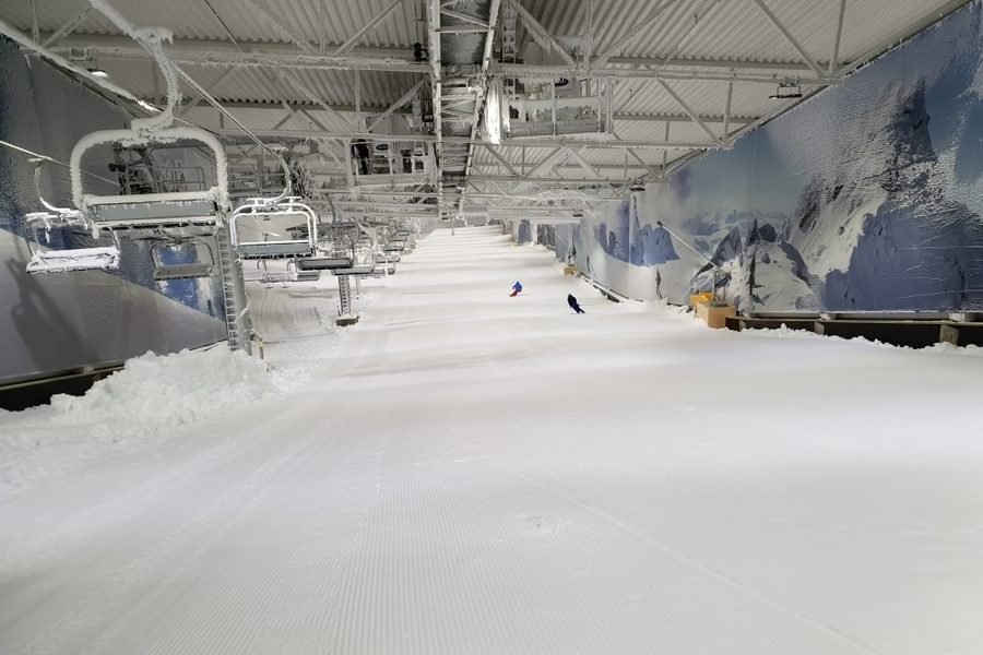 Winter Village Piste2